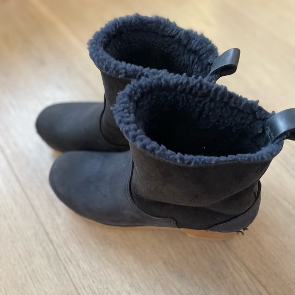 Store No.6 Shearling boots - Picture 4 of 9